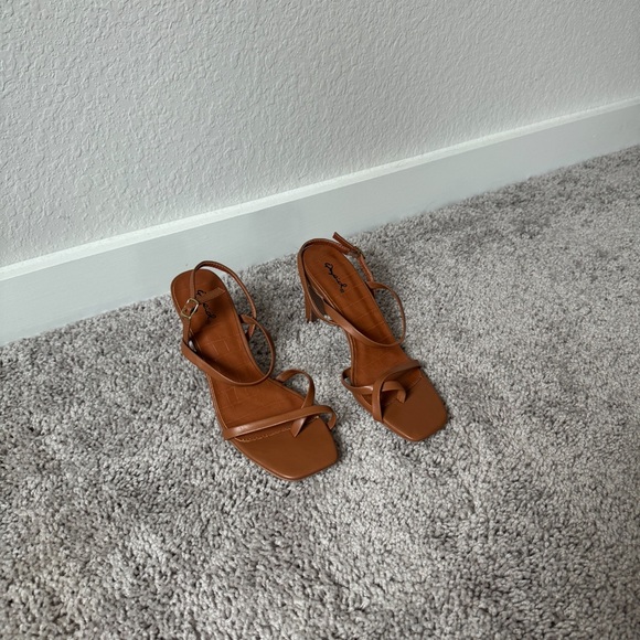 cognac brown strappy heels - Picture 1 of 7